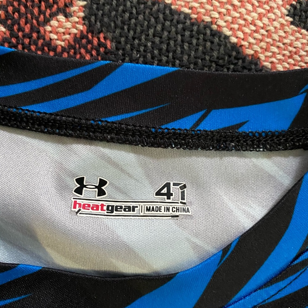 Under Armour Heat Gear top boys 4T LIKE NEW EUC - Picture 4 of 4